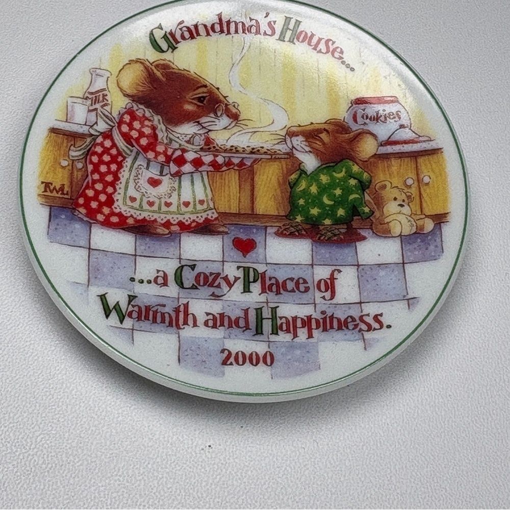 Hallmark 2000 Grandma's House Decorative Plate